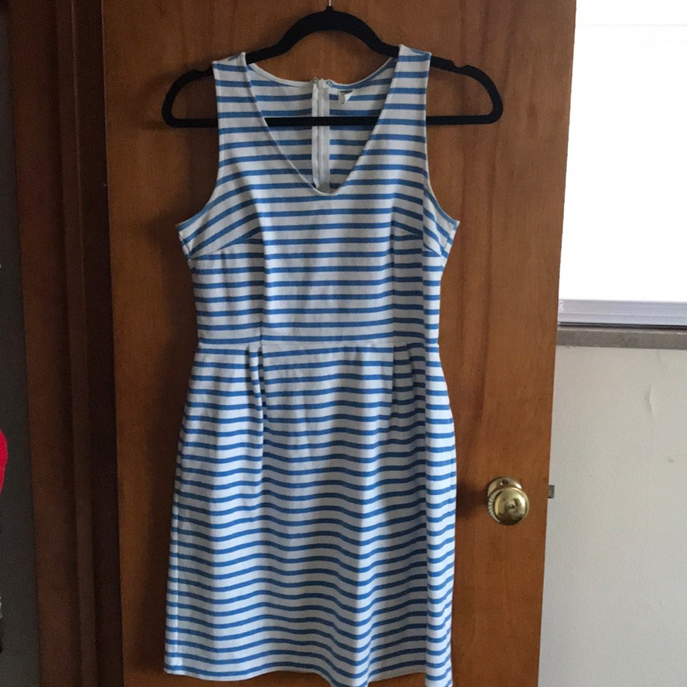 Old Navy v neck dress